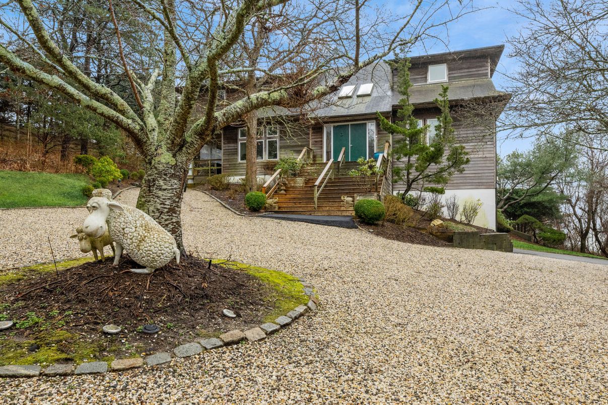 Exterior, Facade, Tudor Revival