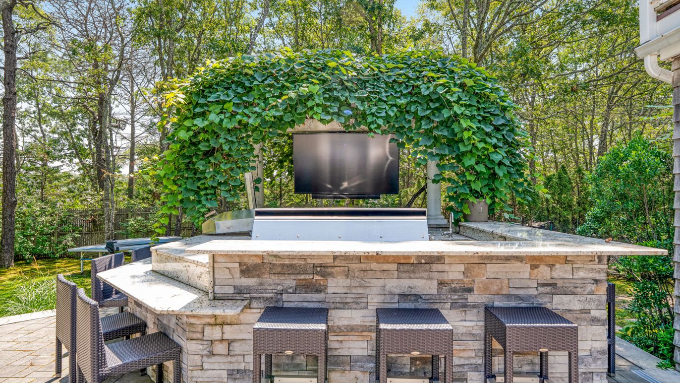 Exterior, Outdoor Kitchen