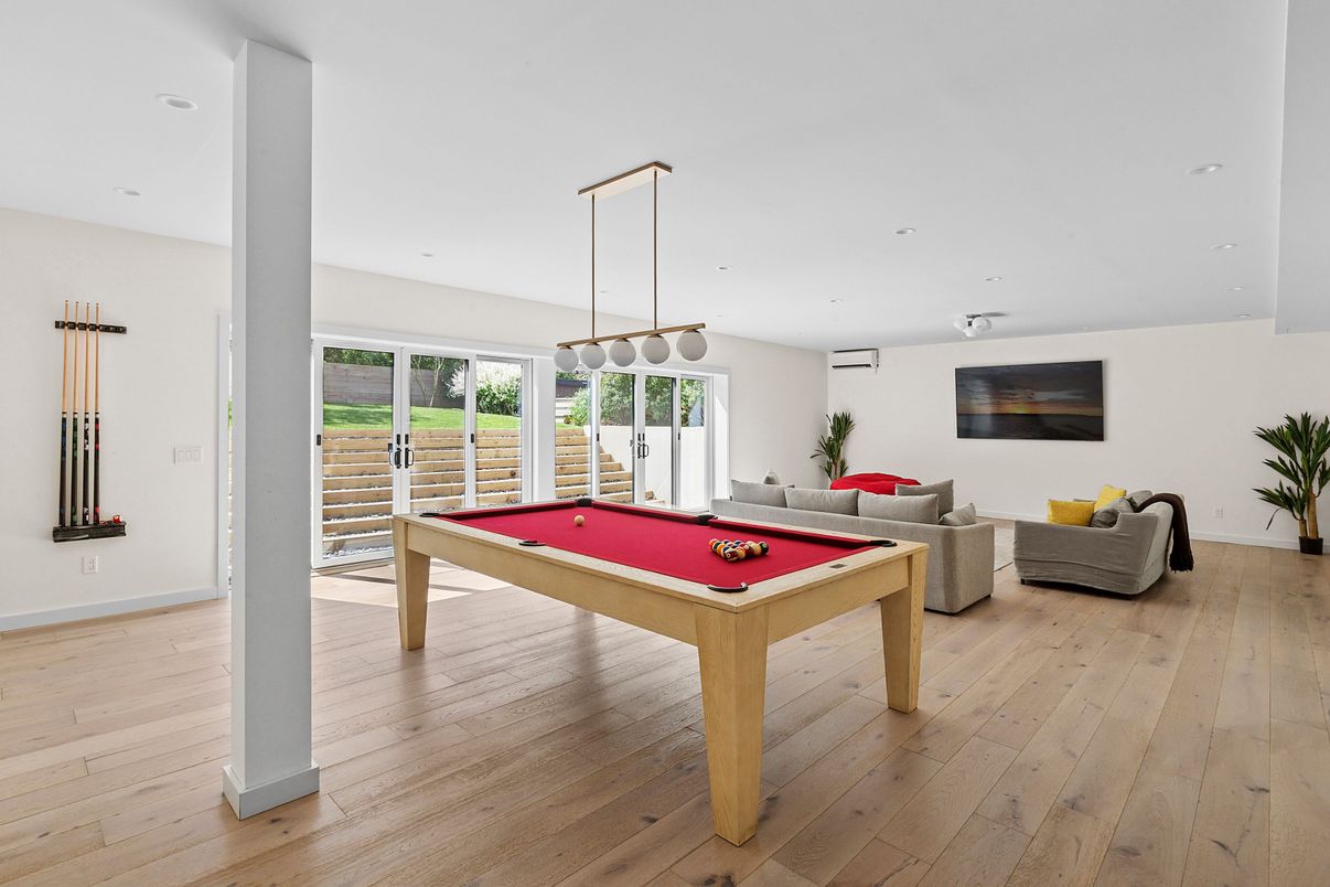 Billiard Table, Game Room, Interior, Living room, Pendant Lights, Recessed Lighting, Wood Texture Flooring