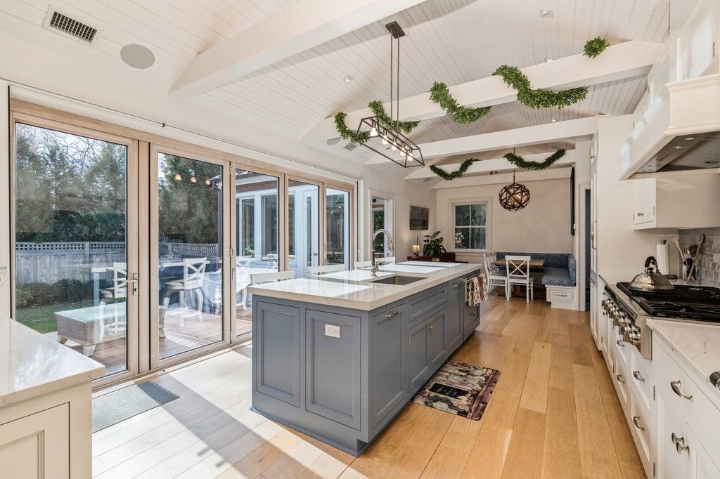 Dining room, Interior, Kitchen, Pendant Lights, Stainless Steel Appliances, Wood Texture Flooring