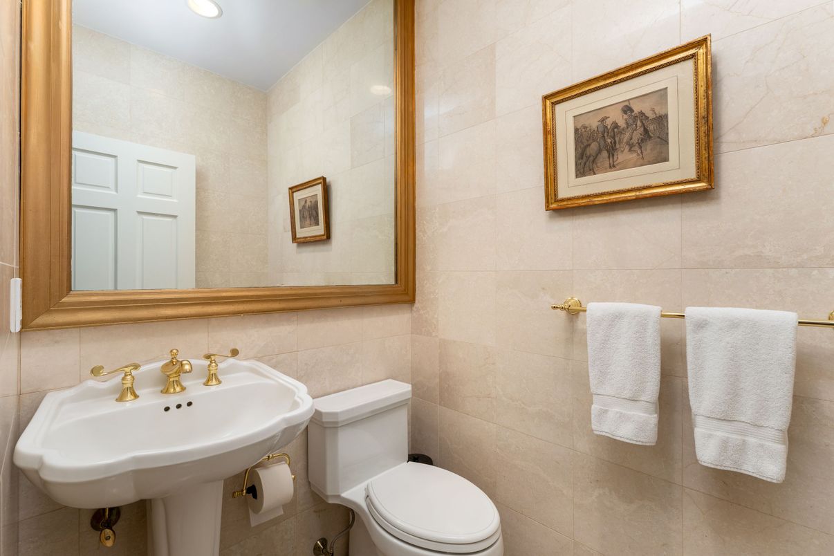 Bathroom, Interior, Recessed Lighting