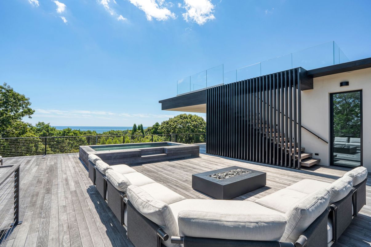 Exterior, Pool, Water