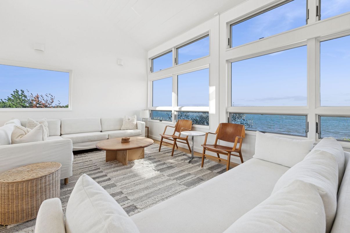 Interior, Living room, Water