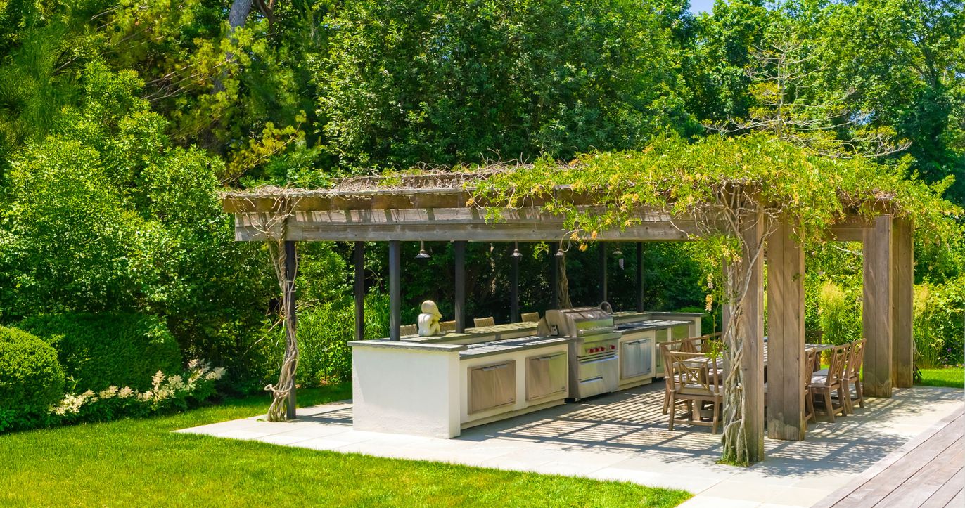 Exterior, Outdoor Kitchen