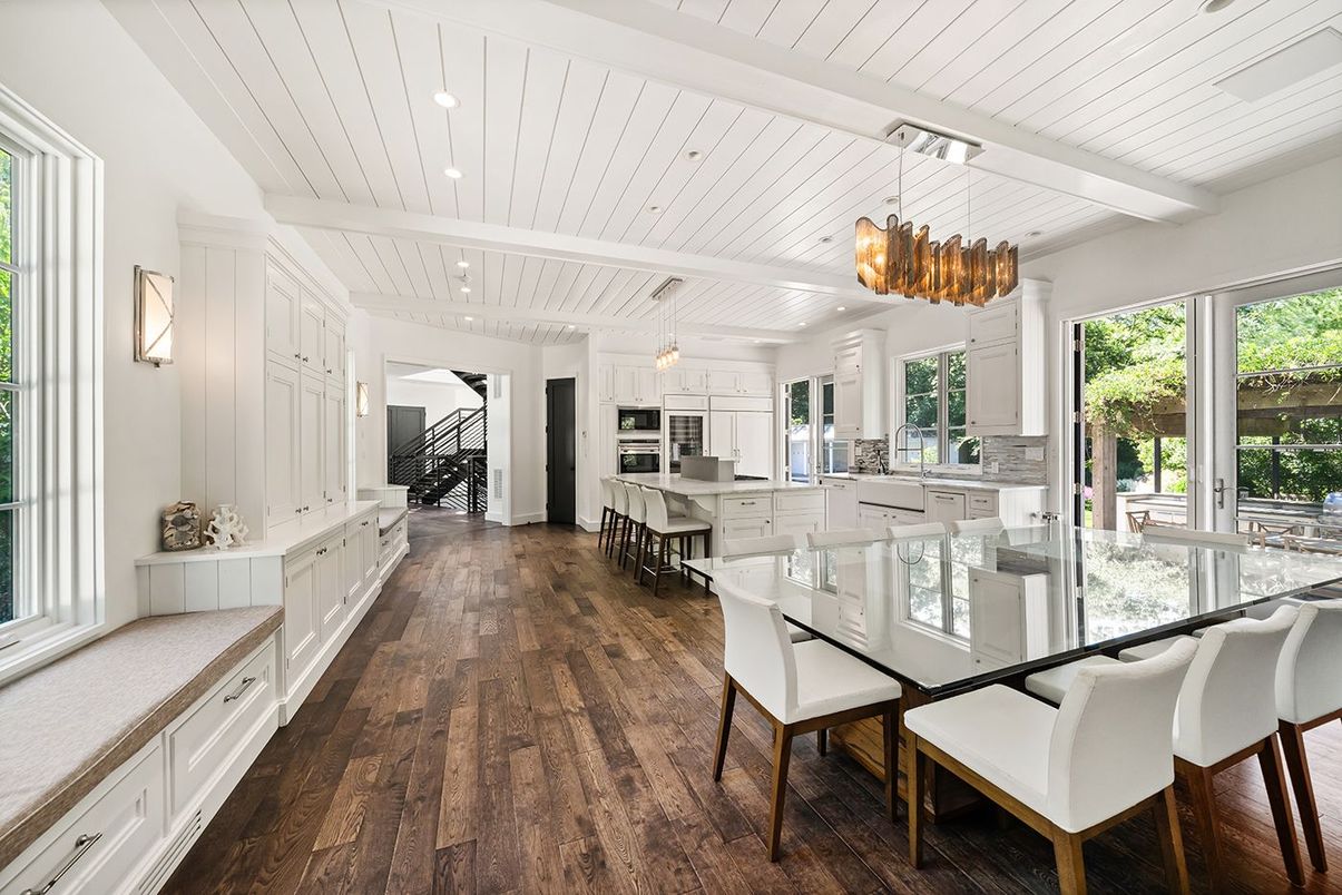 Chandelier, Dining room, Interior, Kitchen, Pendant Lights, Recessed Lighting, Wood Texture Flooring