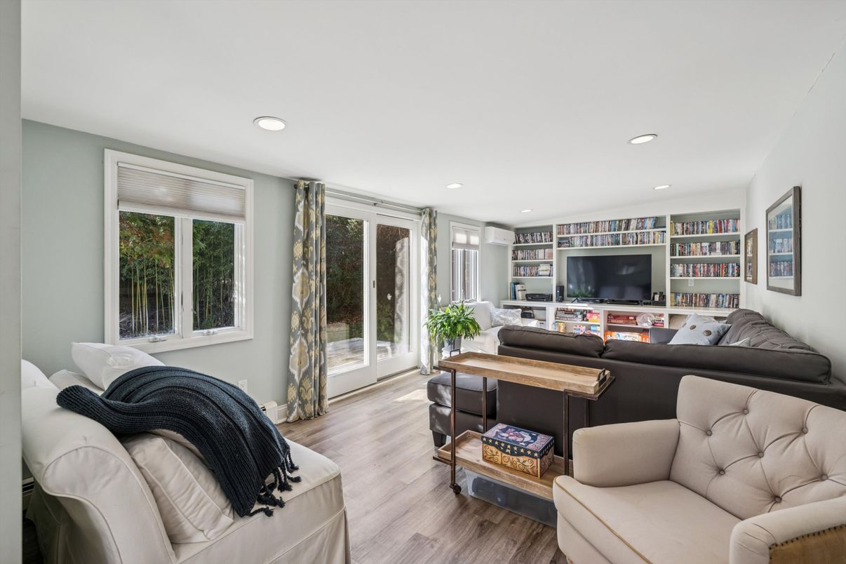 Interior, Living room, Recessed Lighting, Wood Texture Flooring