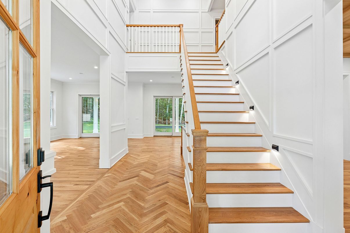 Interior, Recessed Lighting, Wood Texture Flooring