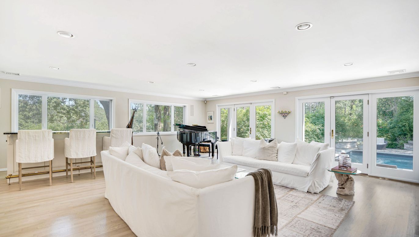 Interior, Living room, Piano, Recessed Lighting, Wood Texture Flooring