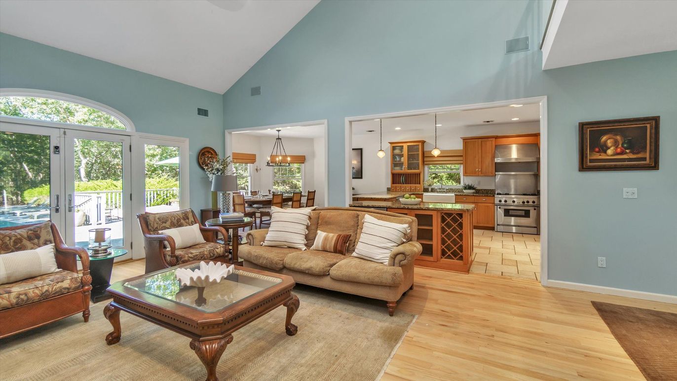Dining room, Interior, Kitchen, Living room, Pendant Lights, Recessed Lighting, Stainless Steel Appliances, Wood Texture Flooring
