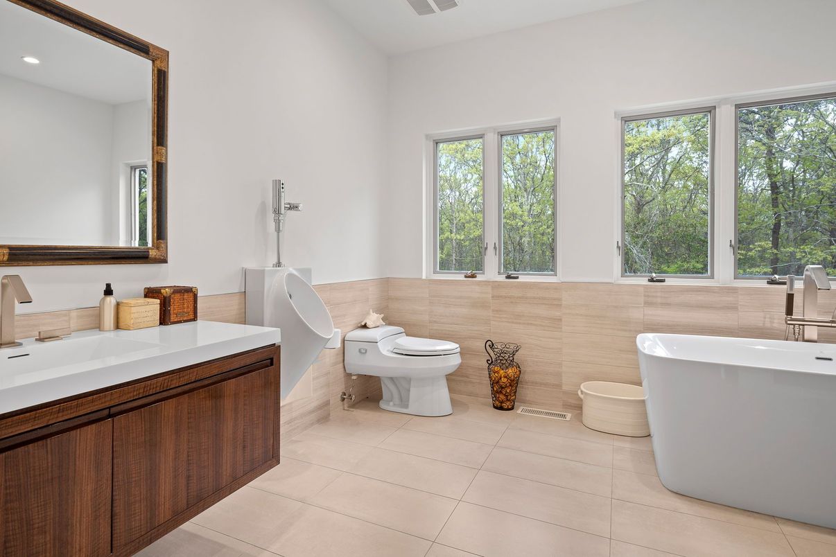 Bathroom, Dual Sink Vanities, Free Standing Baths, Interior, Recessed Lighting