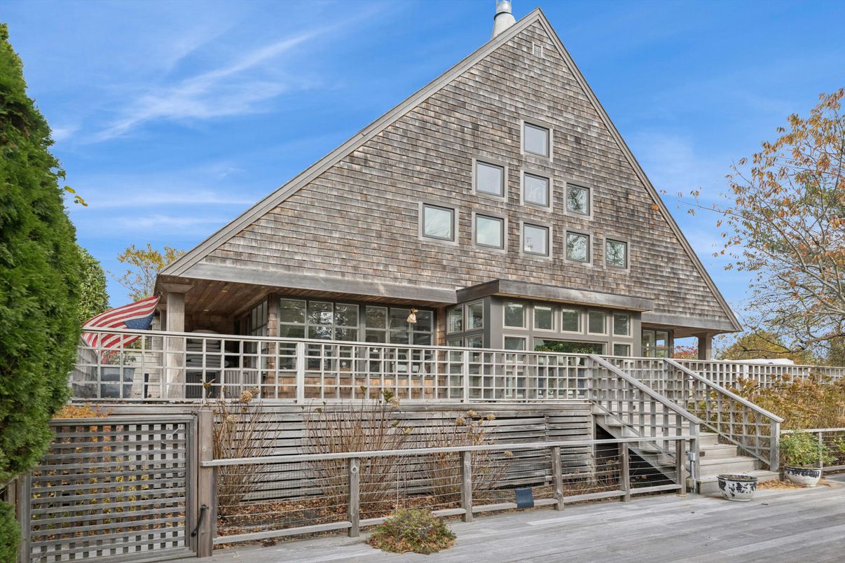 Exterior, Facade, Highrise