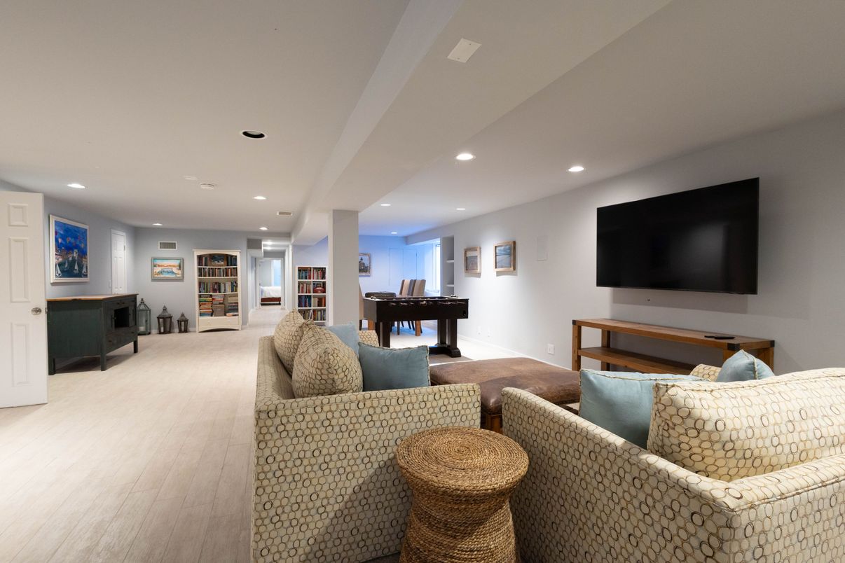 Game Room, Interior, Living room, Recessed Lighting, Wood Texture Flooring