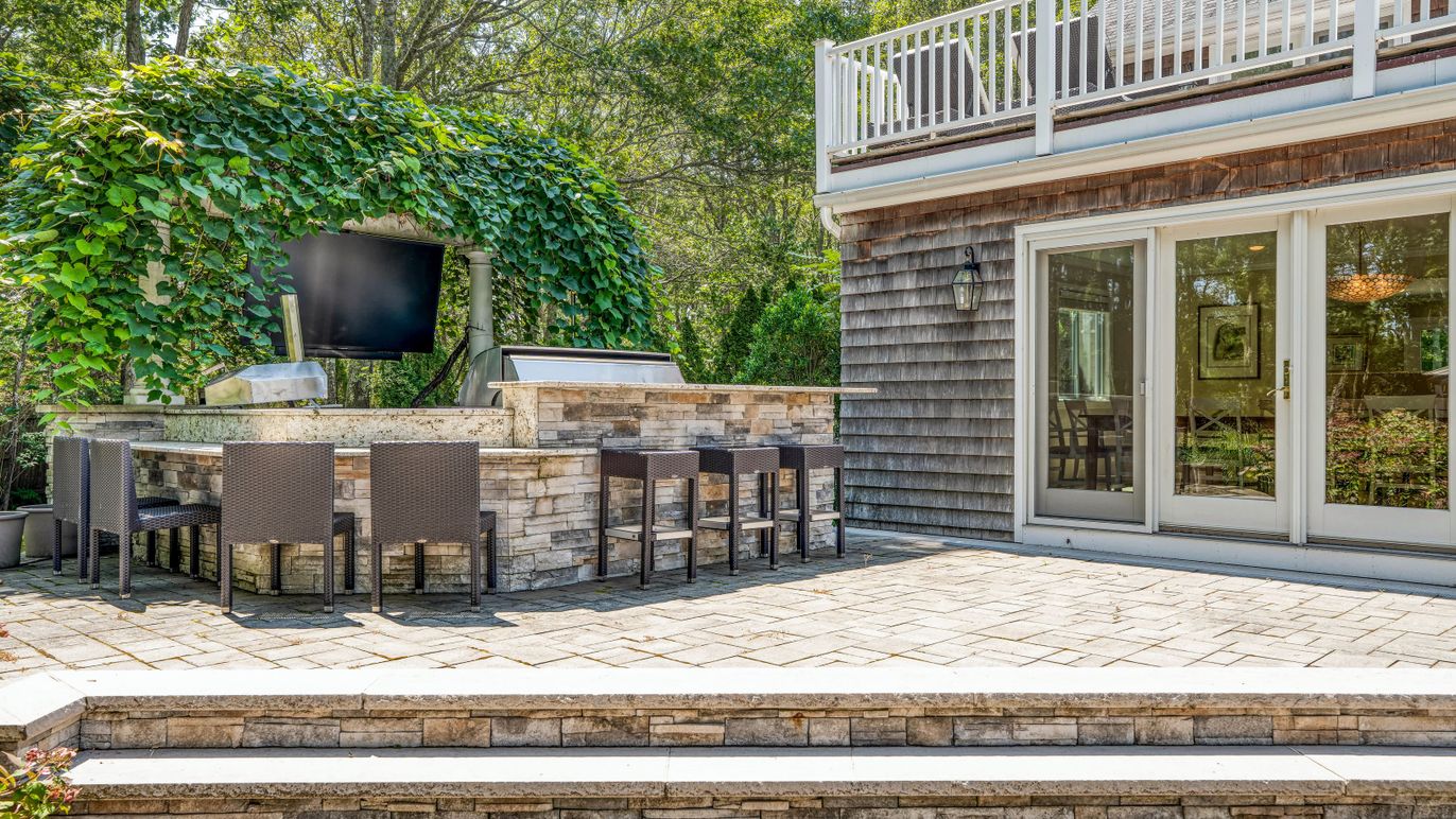 Exterior, Outdoor Kitchen