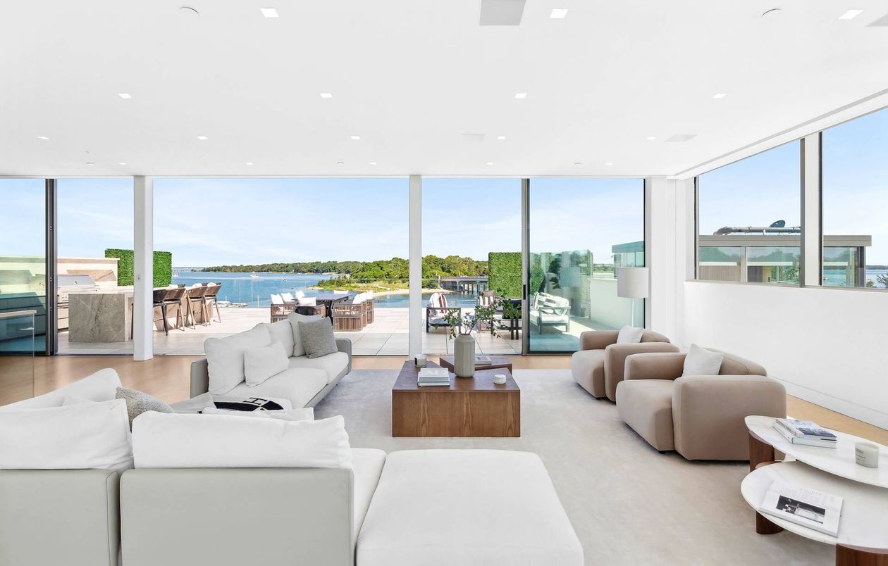 Interior, Living room, Recessed Lighting, Water, Wood Texture Flooring