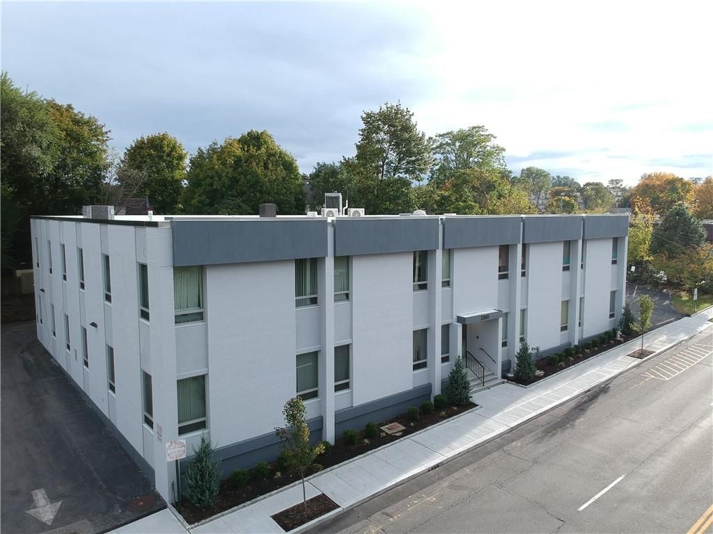 Exterior, Facade, Modern