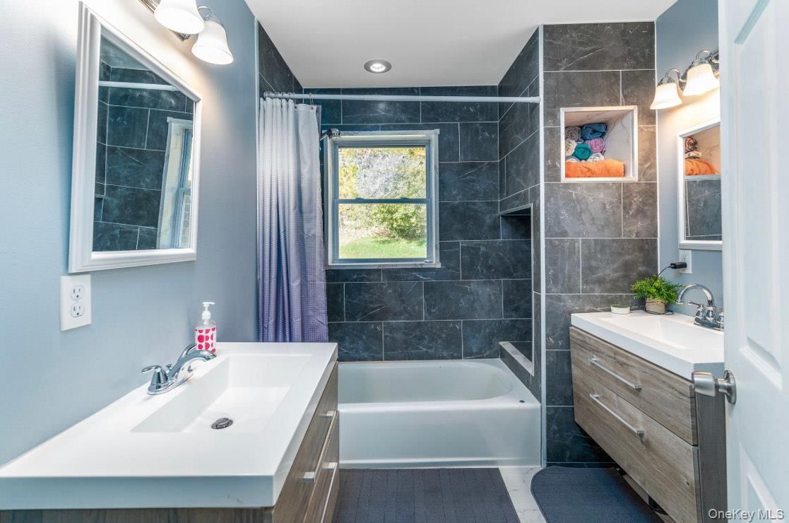 Bathroom, Dual Sink Vanities, Interior, Recessed Lighting