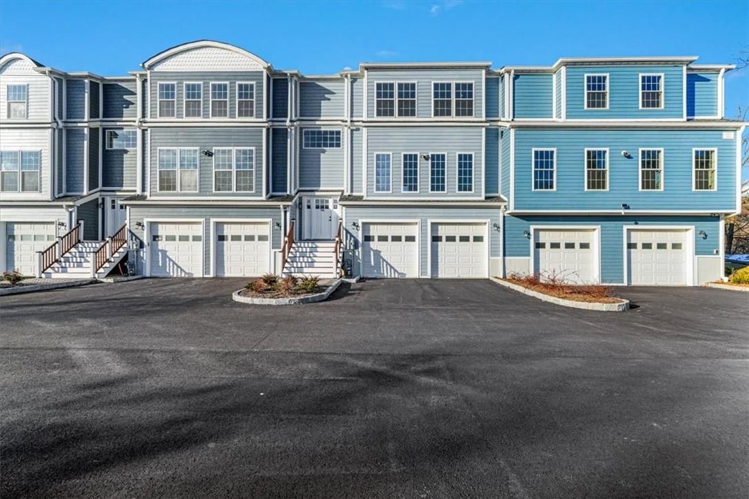 Attached, Exterior, Facade, Rowhouse