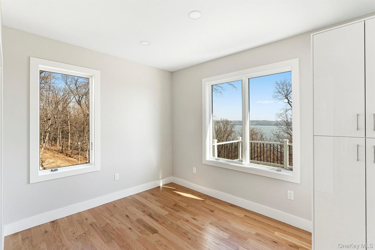 Empty room, Interior, Recessed Lighting, Water, Wood Texture Flooring