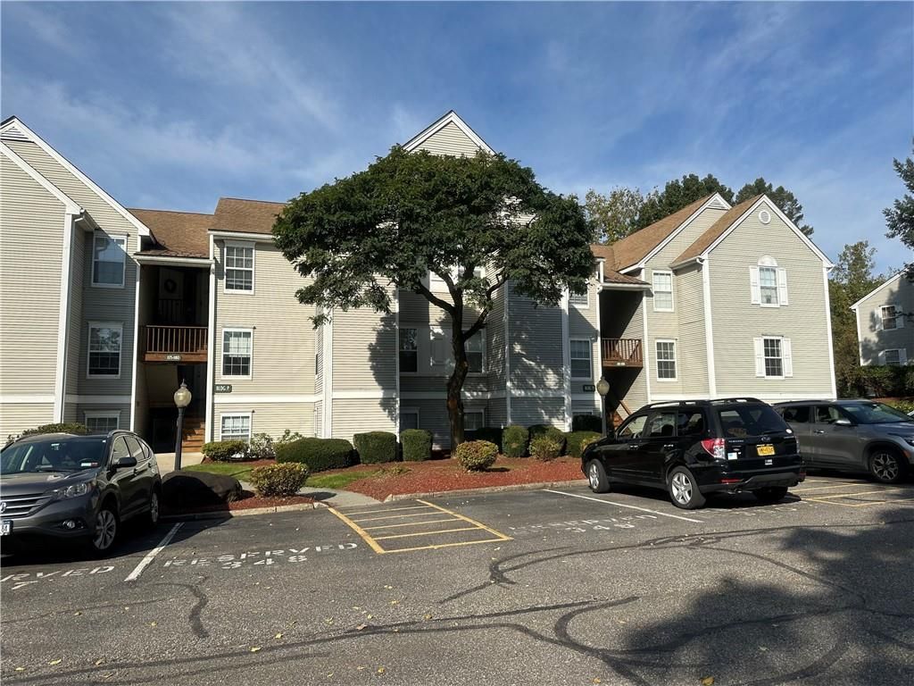 Exterior, Facade, Rowhouse