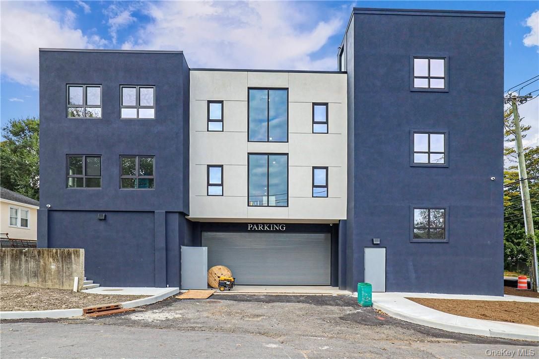 Attached, Exterior, Facade, Rowhouse