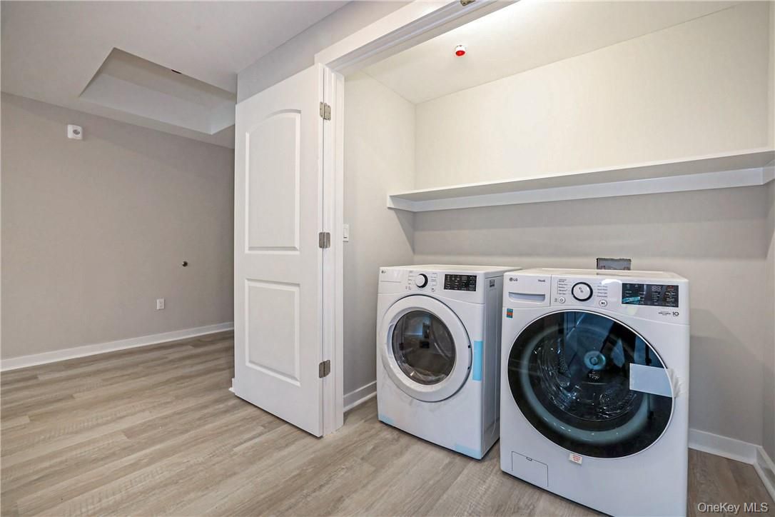 Interior, Washer, Wood Texture Flooring