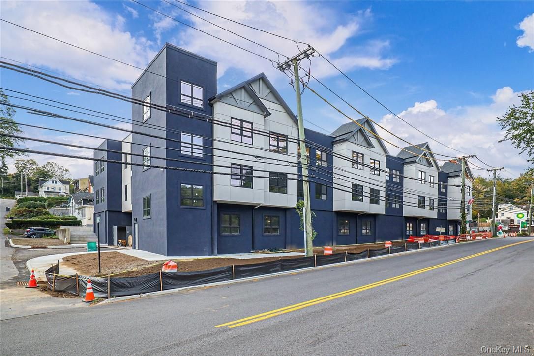 Exterior, Facade, Rowhouse