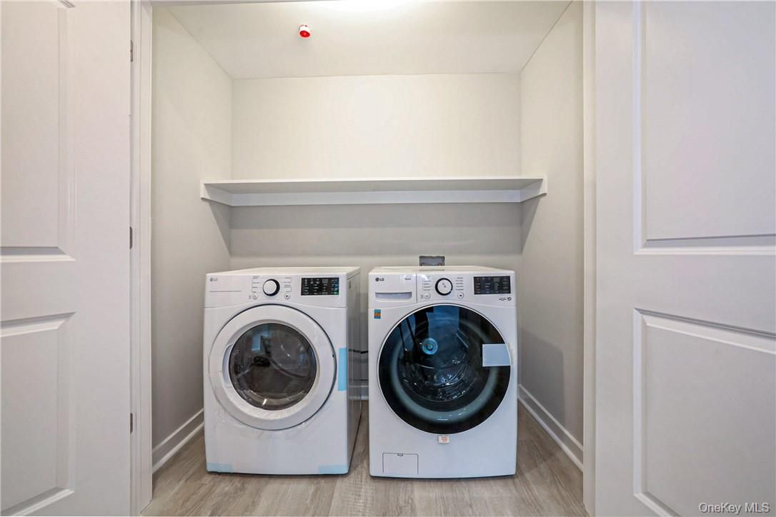 Interior, Washer, Wood Texture Flooring