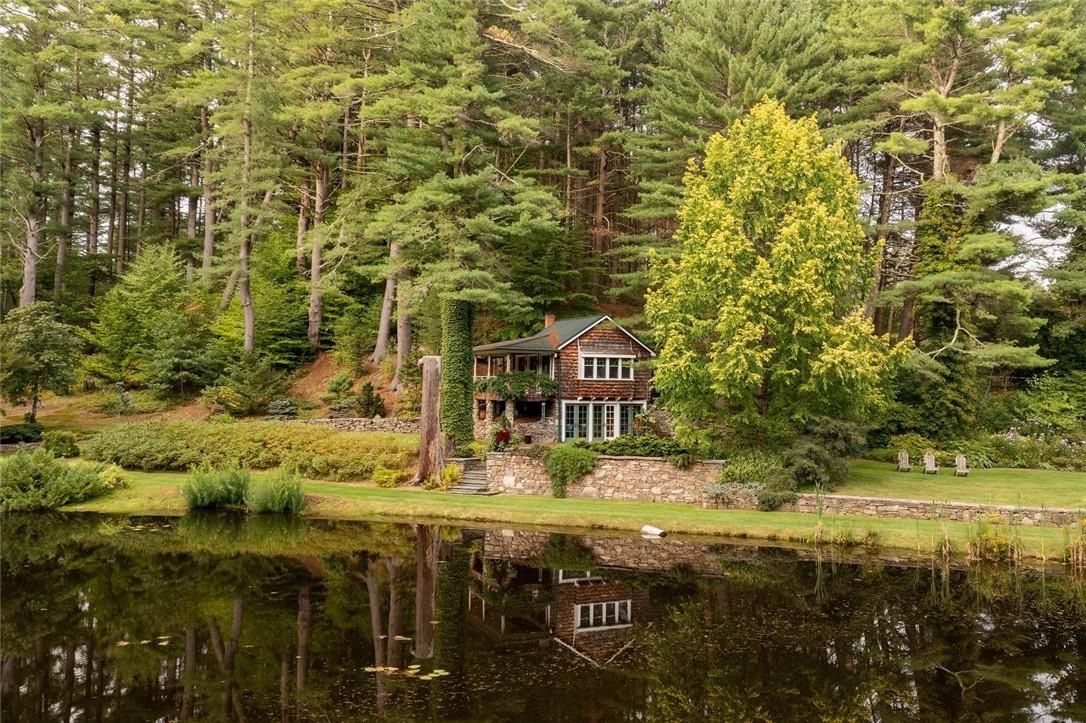 Exterior, Lake