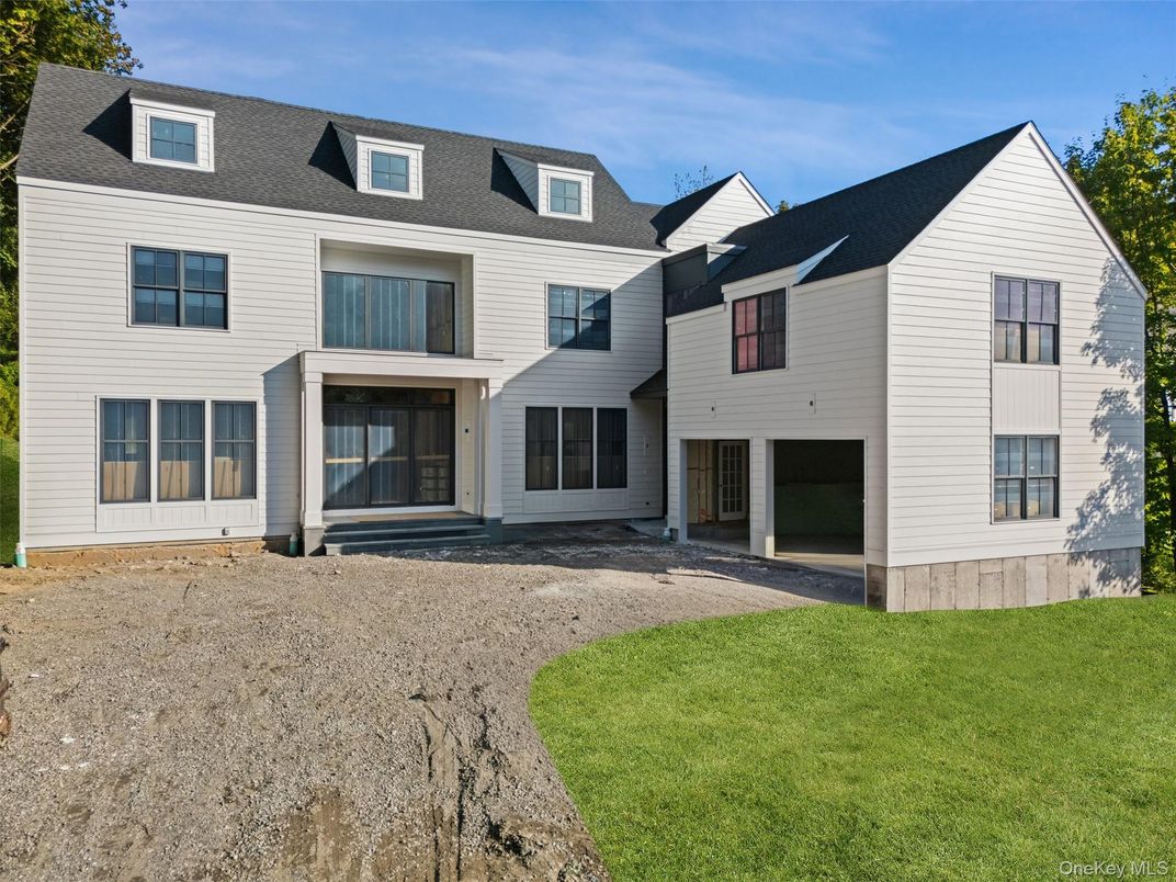 Attached, Exterior, Facade, Farmhouse