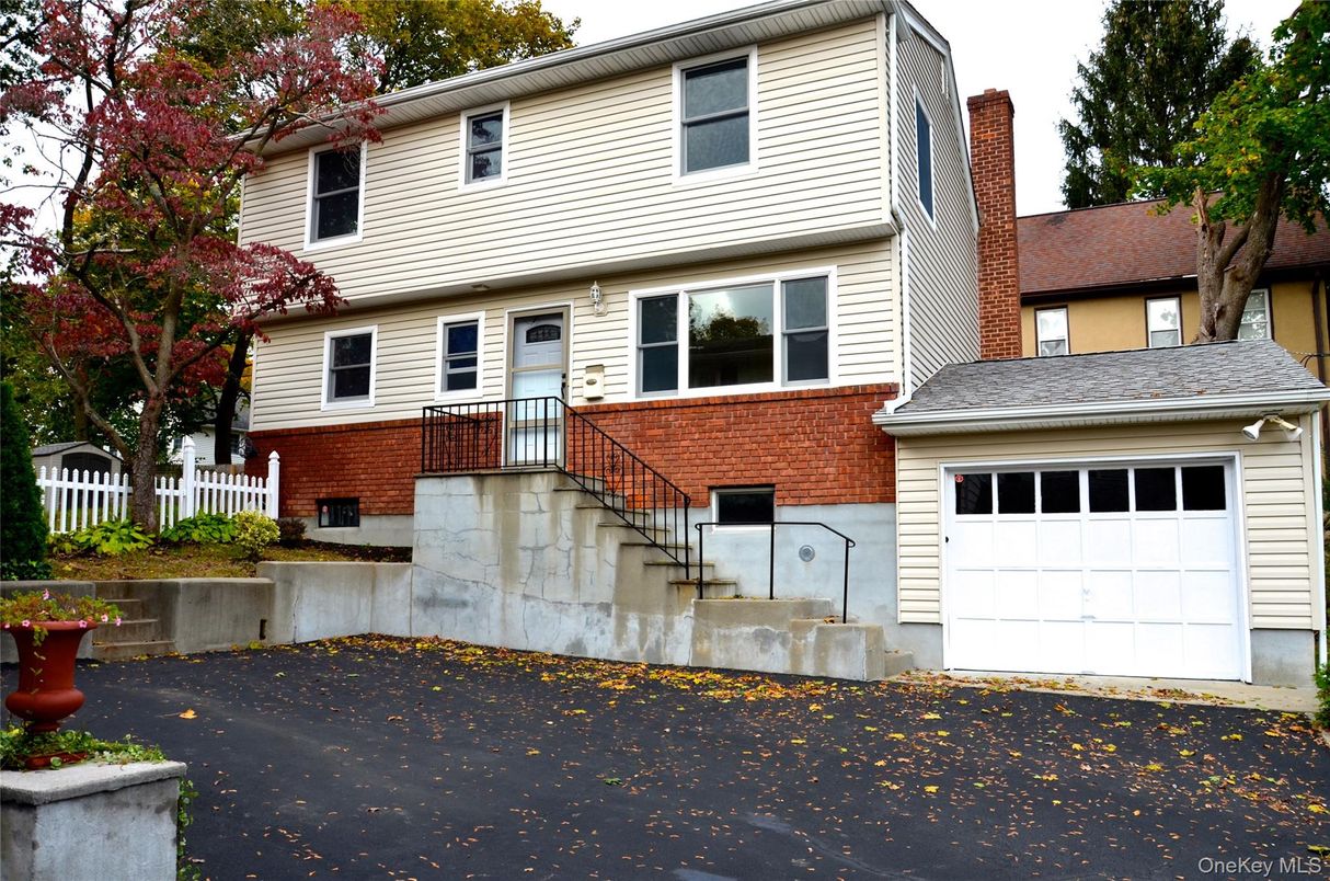 Attached, Exterior, Facade, Brick Facade, American Foursquare