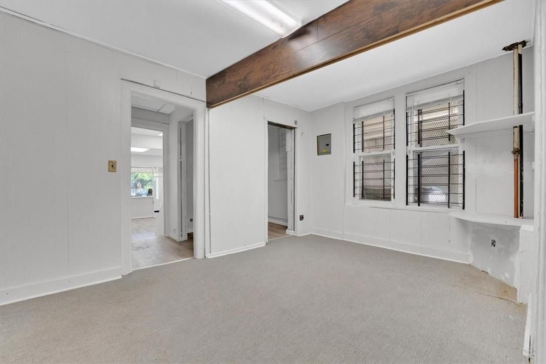 Empty room, Interior, Wooden Beams