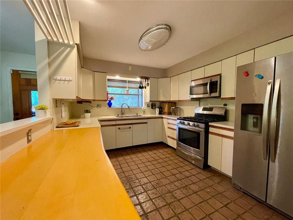 Interior, Kitchen, Stainless Steel Appliances