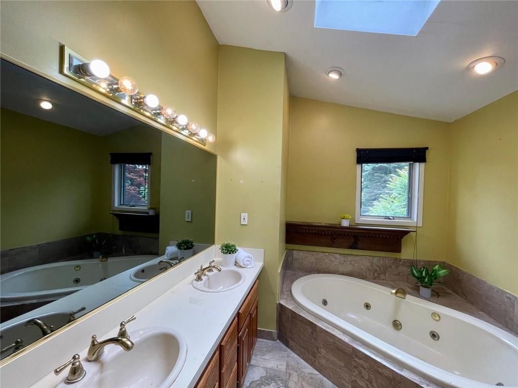 Bathroom, Dual Sink Vanities, Interior, Recessed Lighting