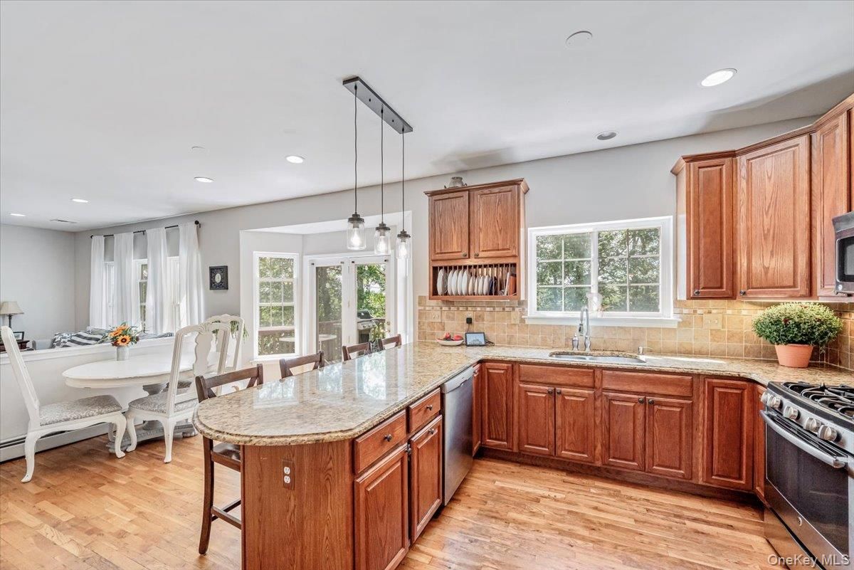 Dining room, Interior, Kitchen, Pendant Lights, Recessed Lighting, Wood Texture Flooring