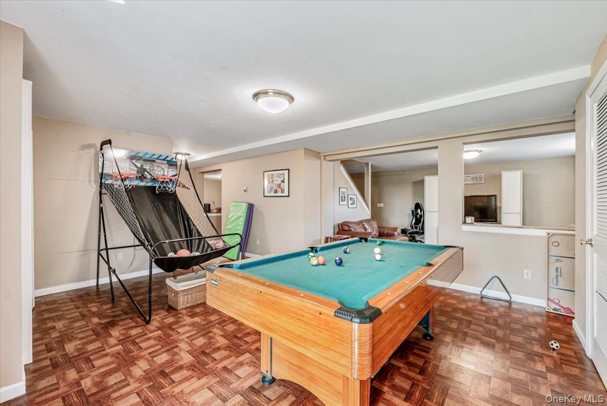 Billiard Table, Game Room, Interior, Wood Texture Flooring