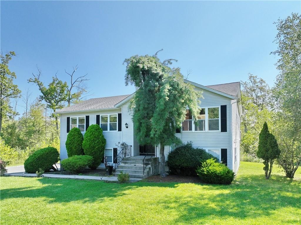Backyard, Exterior, Facade, Raised Ranch