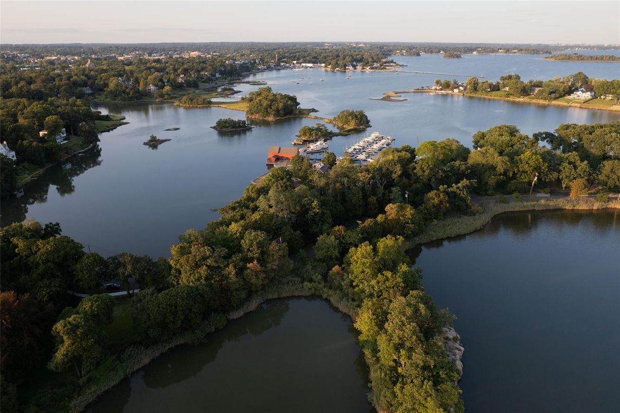 Exterior, Lake