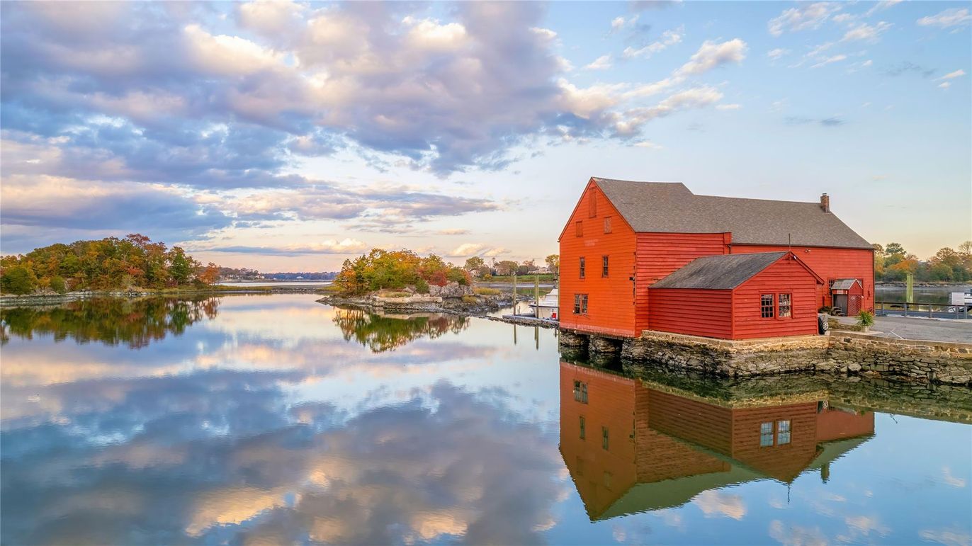 Exterior, Lake