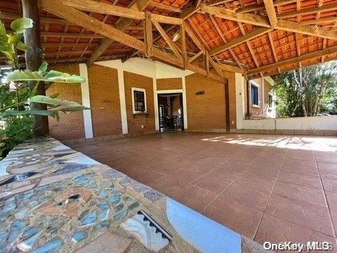 Exterior, Wooden Beams