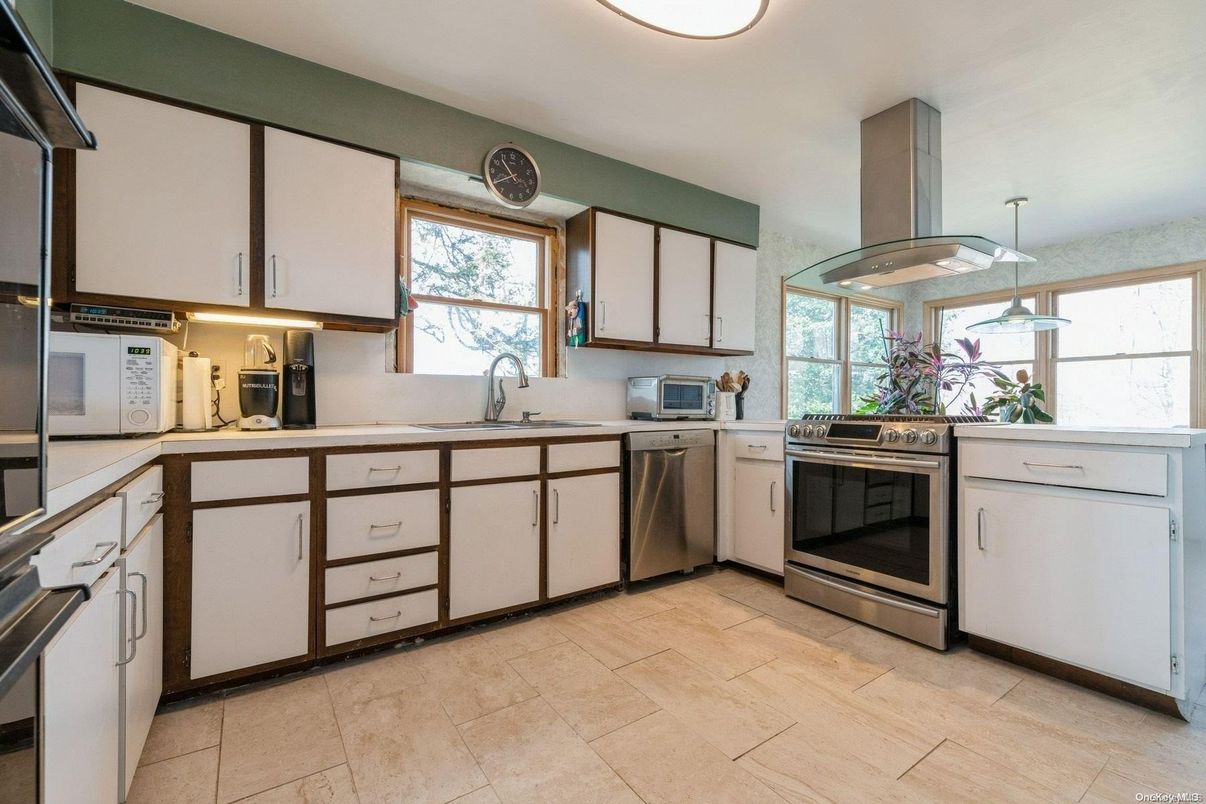 Interior, Kitchen, Pendant Lights, Stainless Steel Appliances