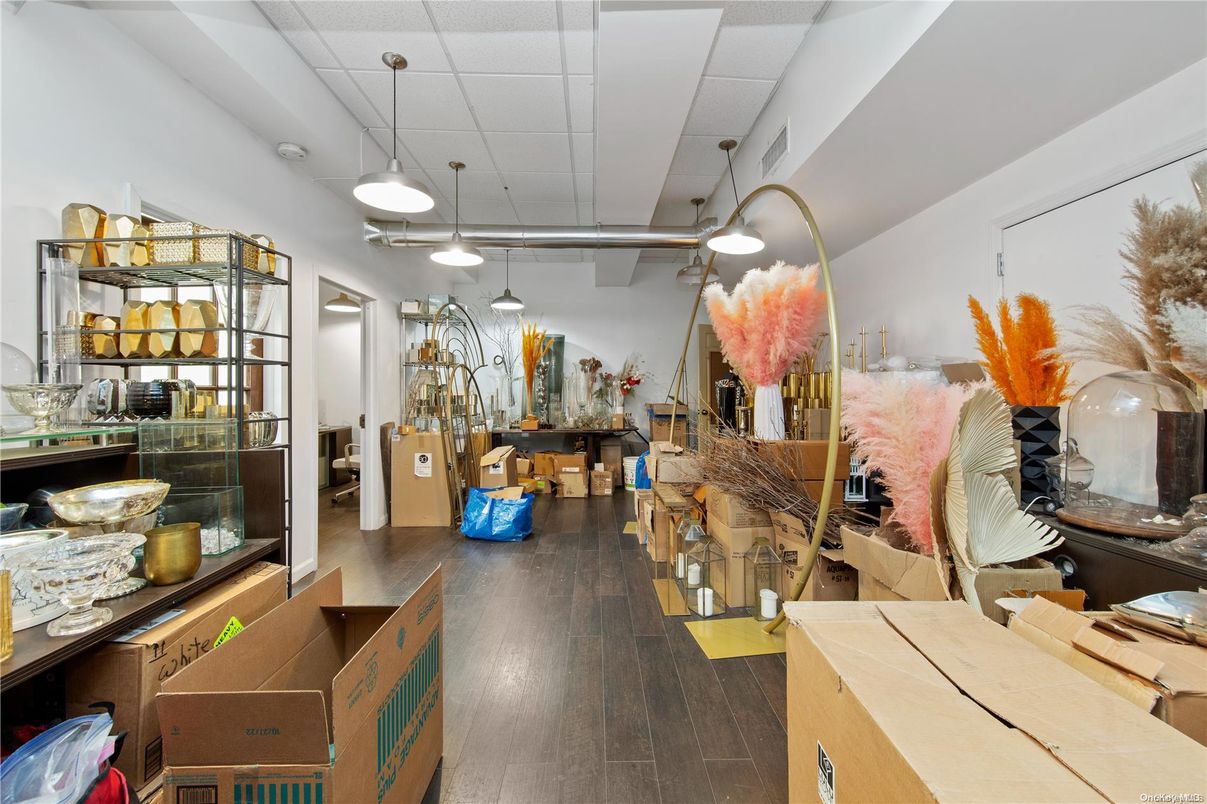 Interior, Pendant Lights, Wood Texture Flooring