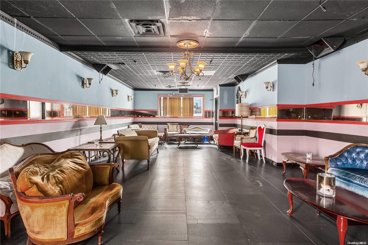 Chandelier, Dining room, Interior, Living room