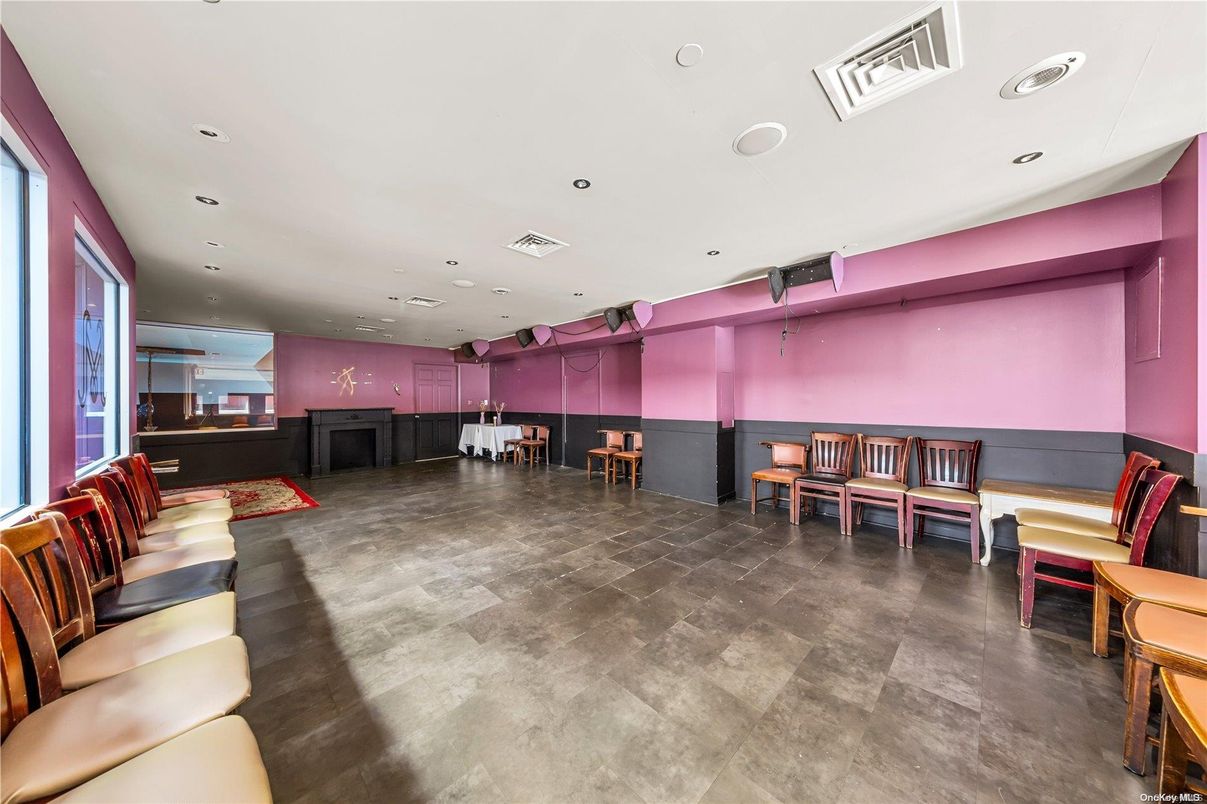 Dining room, Interior, Recessed Lighting