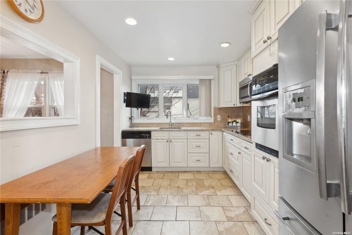 Dining room, Interior, Kitchen, Recessed Lighting
