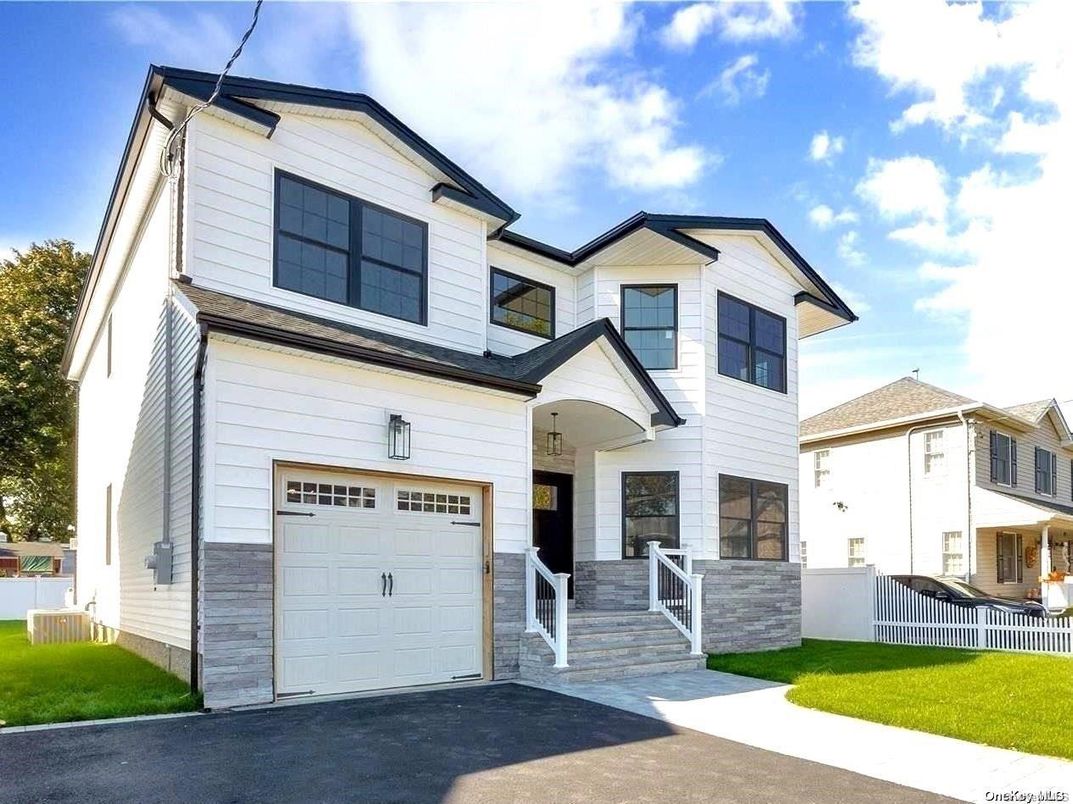 Attached, Exterior, Facade, Farmhouse