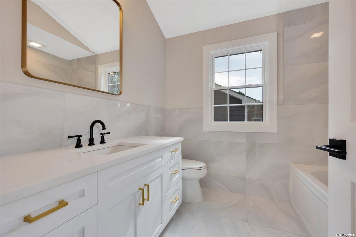Bathroom, Interior, Recessed Lighting