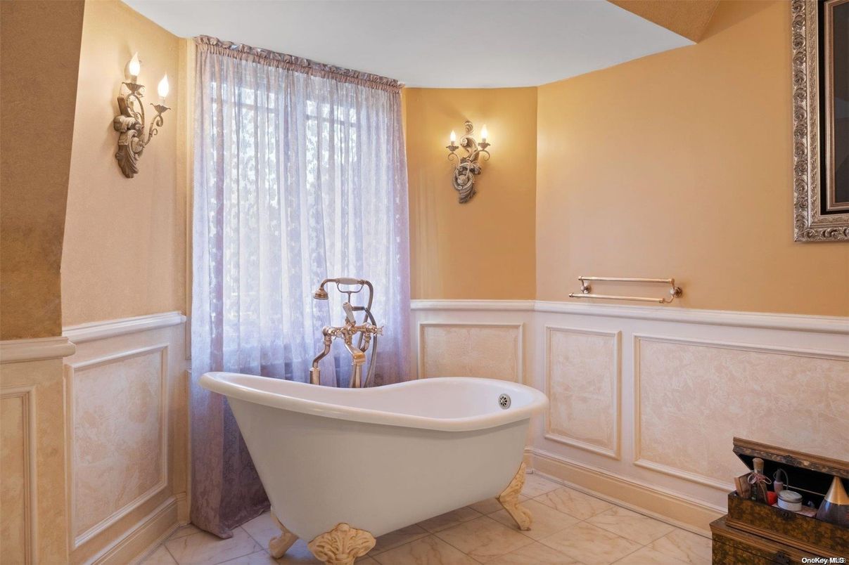 Bathroom, Free Standing Baths, Interior
