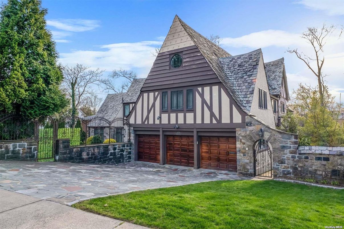 Attached, Exterior, Facade, Tudor Revival