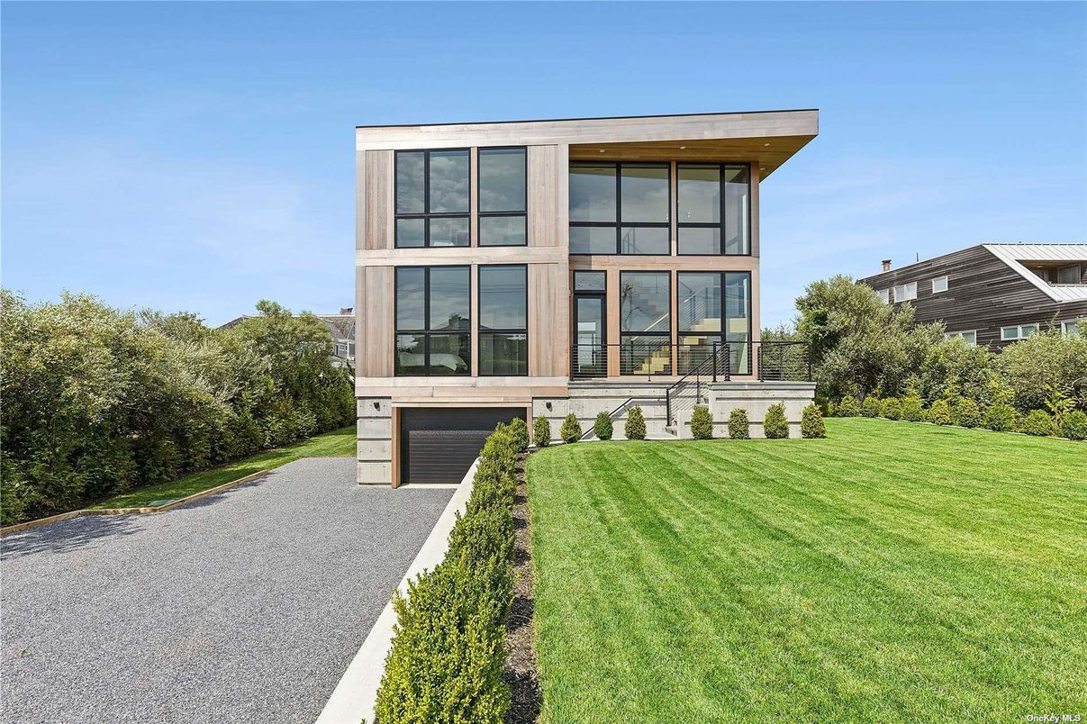 Attached, Backyard, Exterior, Facade, Modern