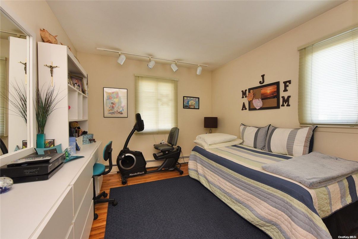 Bedroom, Fitness Equipment, Interior, Wood Texture Flooring